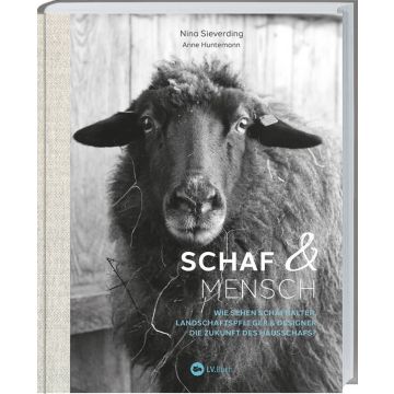 Buchcover mit schwarzem Schaf im Vordergrund. Titel: "Schaf & Mensch". Autorinnen: Nina Sieverding, Anne Huntemann. Untertitel: "Wie sehen Schafhalter, Landschaftspfleger & Designer die Zukunft des Hausschafs?" Verlag: LV.Buch.